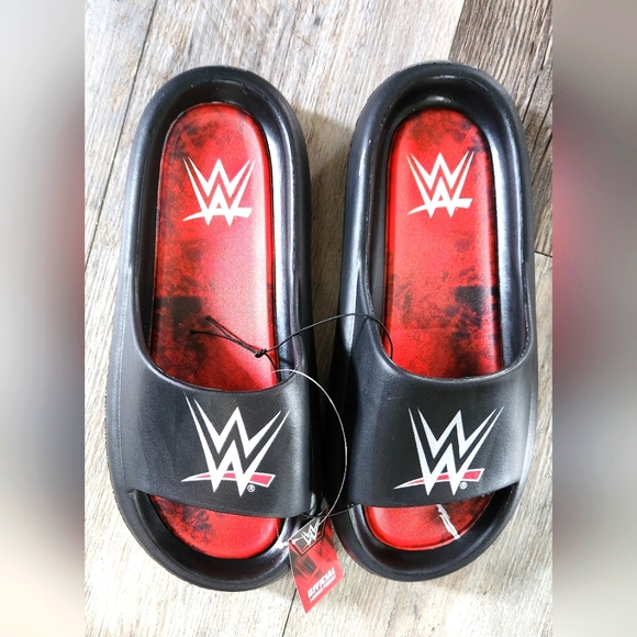 Ground up Other - WWE Men's Comfort Slide Sandals - Black/Red